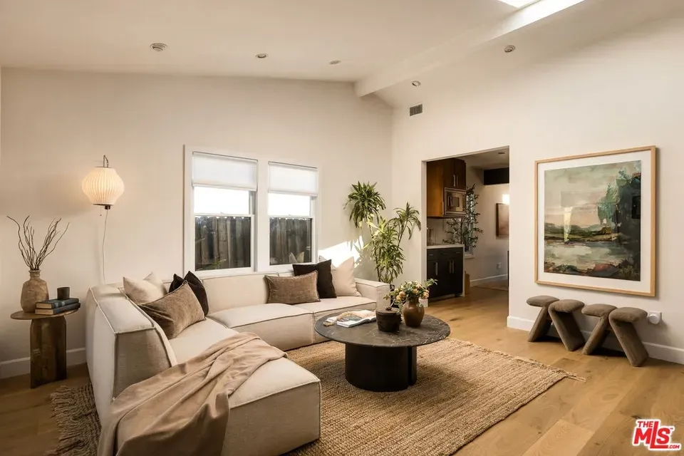 3 Bed 2 Bath Classic Historic Era Home in Los Angeles, CA - 5