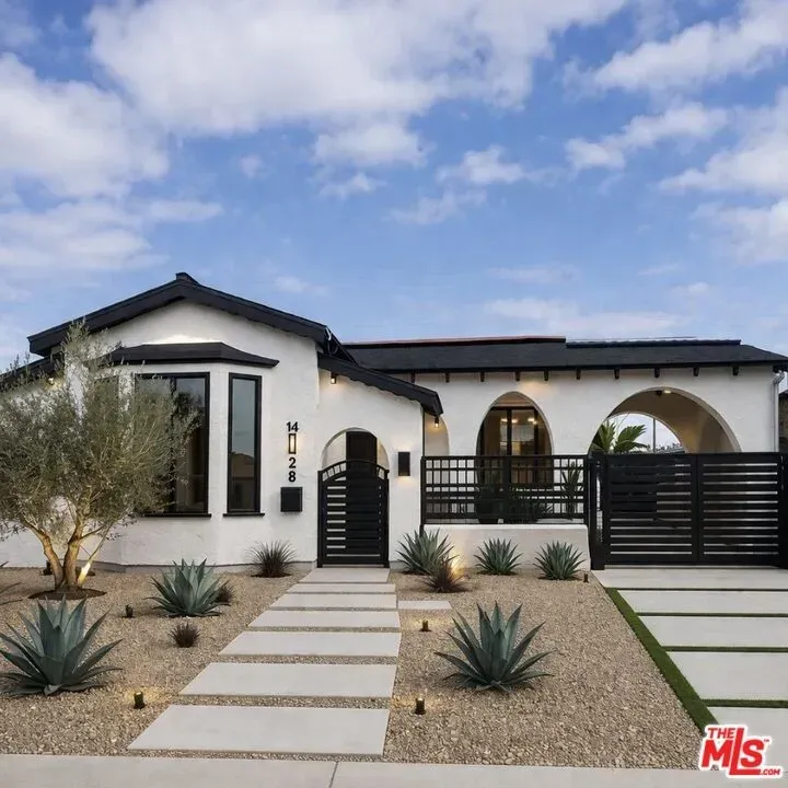 3 Bed 2 Bath Classic Historic Era Home in Los Angeles, CA - 1