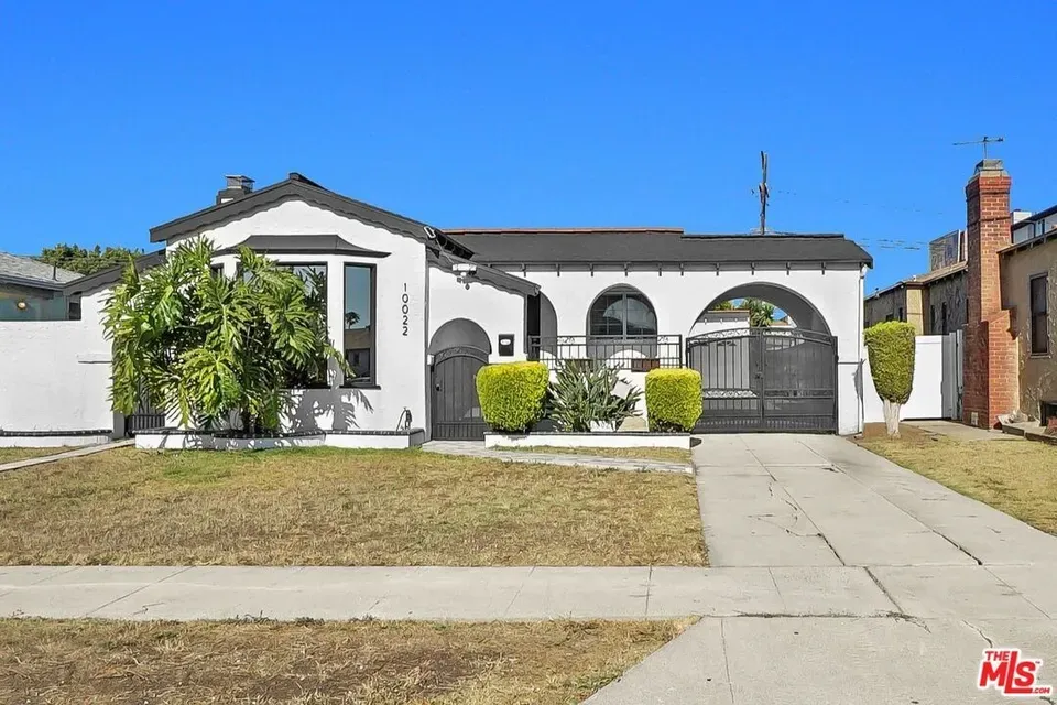 3 Bed 2 Bath Classic Historic Era Home in Los Angeles, CA - 2