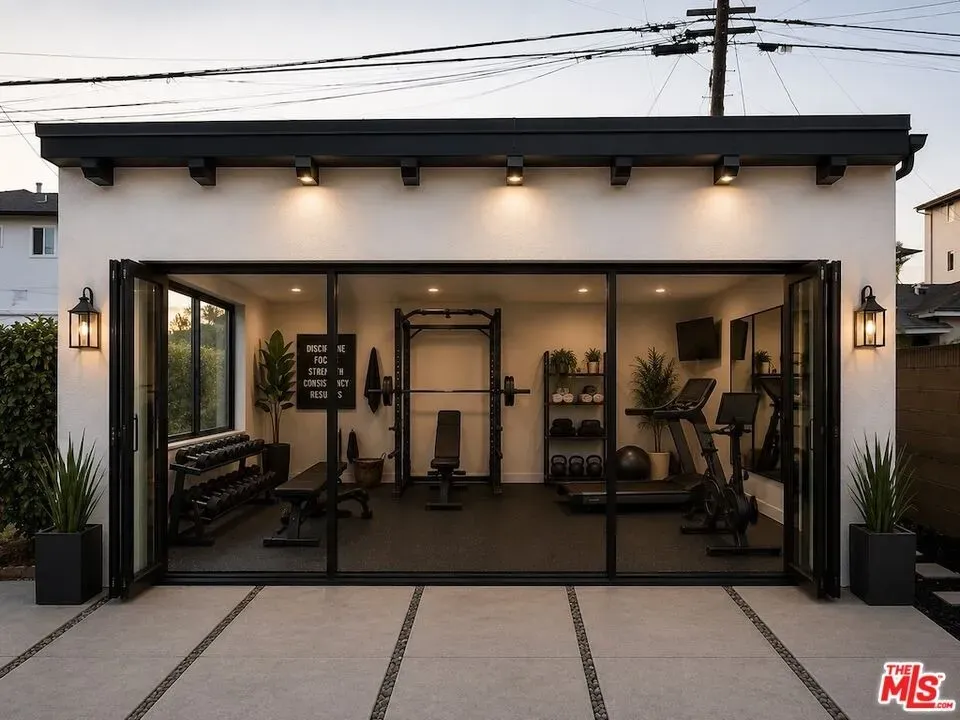 3 Bed 2 Bath Classic Historic Era Home in Los Angeles, CA - 4