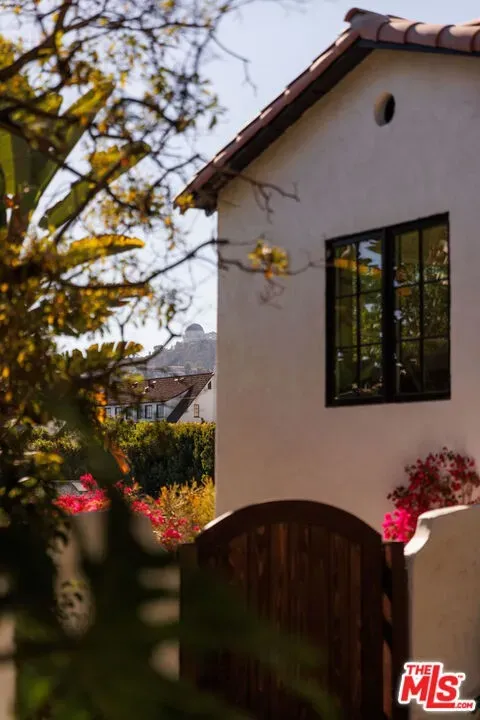 3 Bed 2 Bath Classic Historic Era Home in Los Angeles, CA - 3