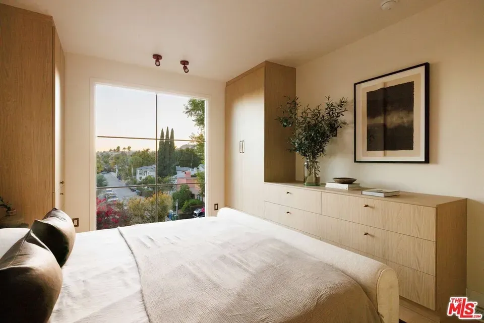 3 Bed 2 Bath Classic Historic Era Home in Los Angeles, CA - 4
