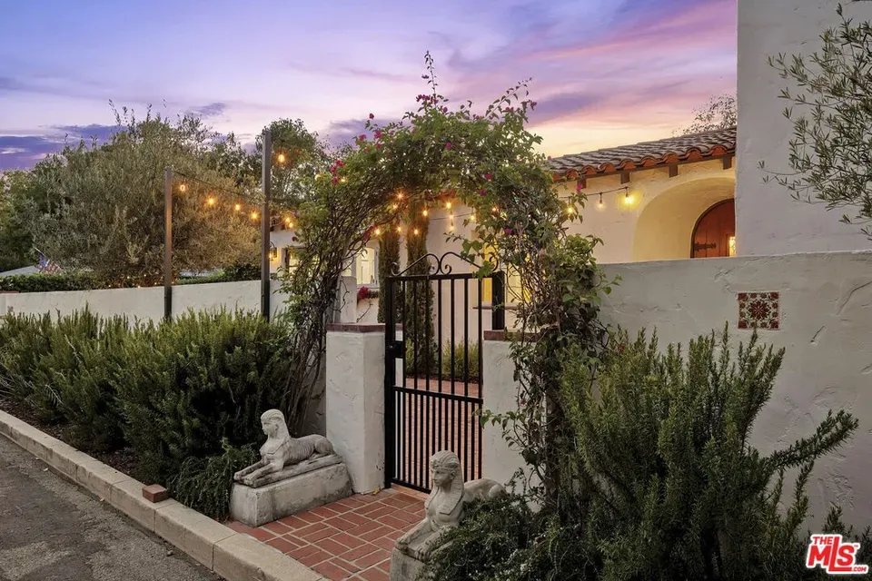 3 Bed 2 Bath Classic Historic Era Home in Los Angeles, CA - 1