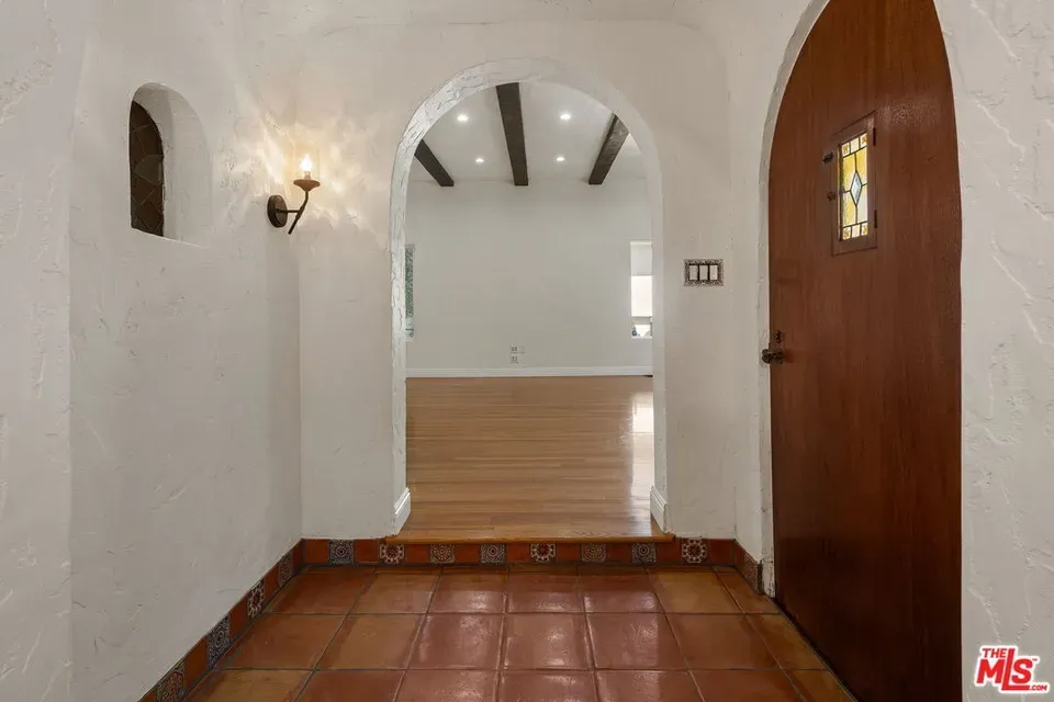 3 Bed 2 Bath Classic Historic Era Home in Los Angeles, CA - 3