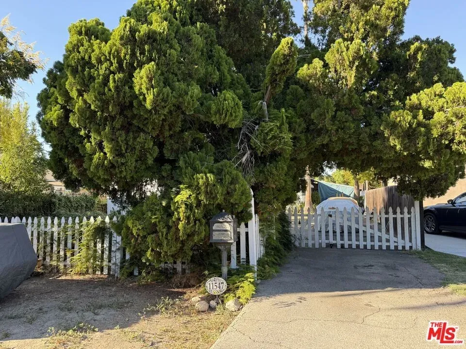 3 Bed 2 Bath Classic Historic Era Home in Los Angeles, CA - 3