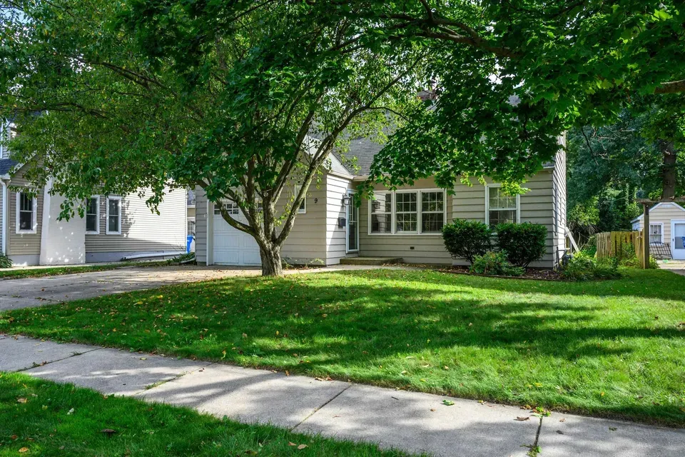 3 Bed 2 Bath Classic Historic Era Home in Madison, WI - 2