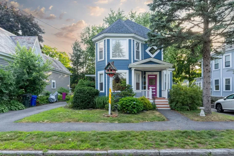 3 Bed 2 Bath Classic Historic Era Home in Manchester, NH - 1