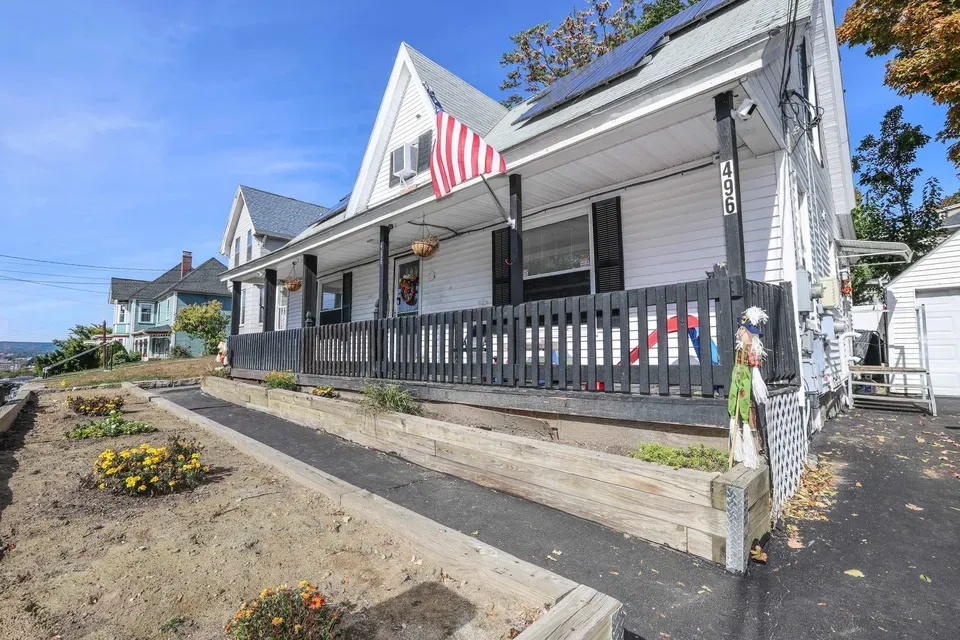 3 Bed 2 Bath Classic Historic Era Home in Manchester, NH - 1