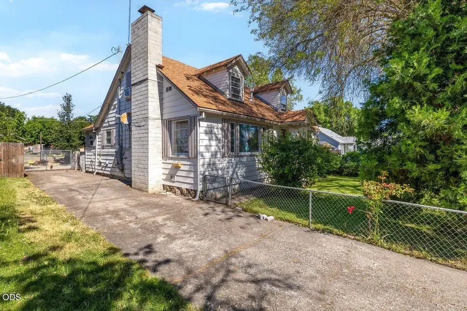 3 Bed 2 Bath Classic Historic Era Home in Medford, OR - 3