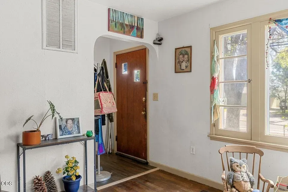 3 Bed 2 Bath Classic Historic Era Home in Medford, OR - 4