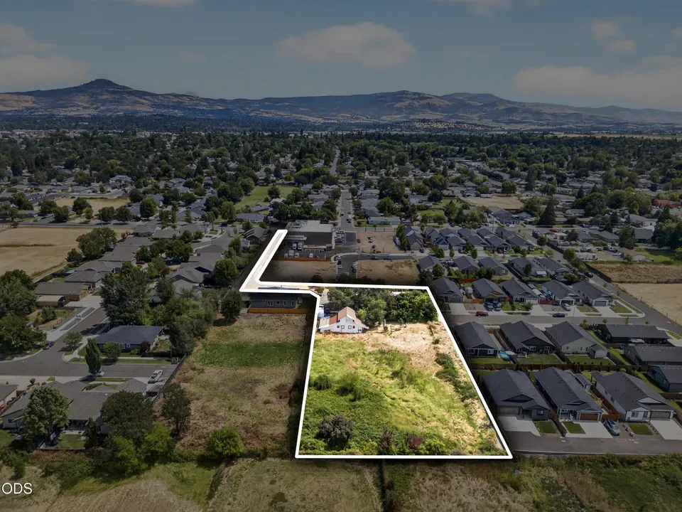 3 Bed 2 Bath Classic Historic Era Home in Medford, OR - 1