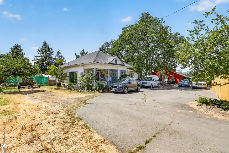 3 Bed 2 Bath Classic Historic Era Home in Medford, OR - 2