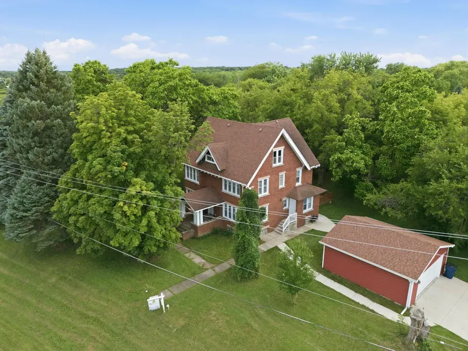 3 Bed 2 Bath Classic Historic Era Home in Milwaukee, WI - 1