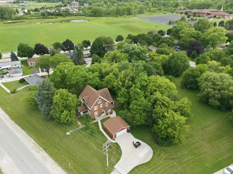 3 Bed 2 Bath Classic Historic Era Home in Milwaukee, WI - 2