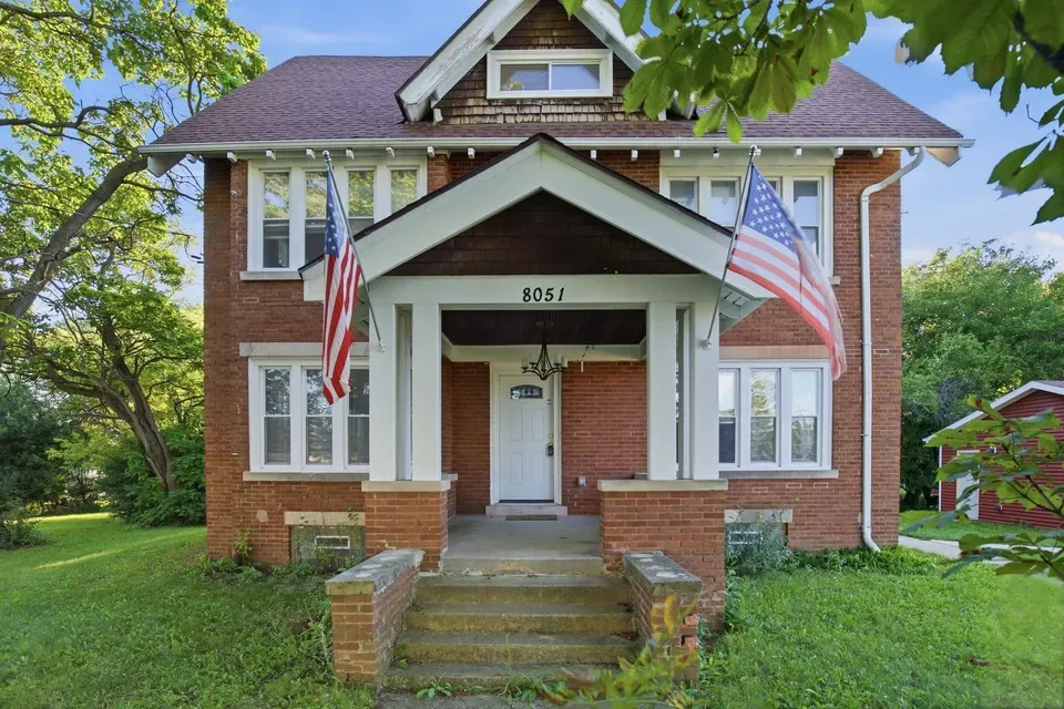 3 Bed 2 Bath Classic Historic Era Home in Milwaukee, WI - 4