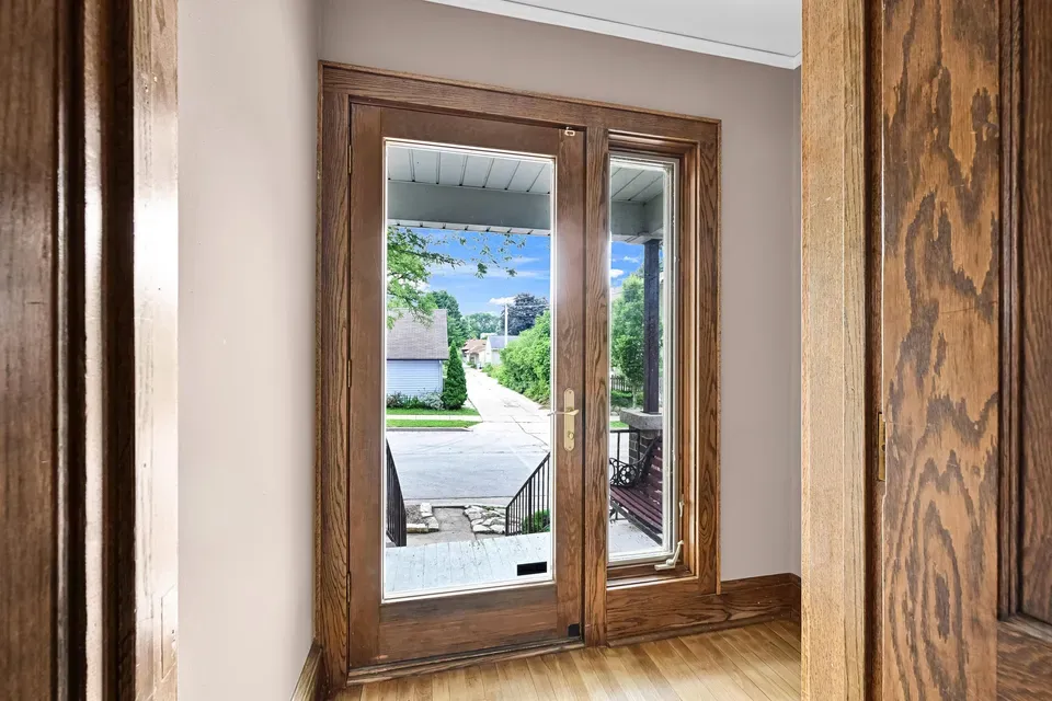 3 Bed 2 Bath Classic Historic Era Home in Milwaukee, WI - 2