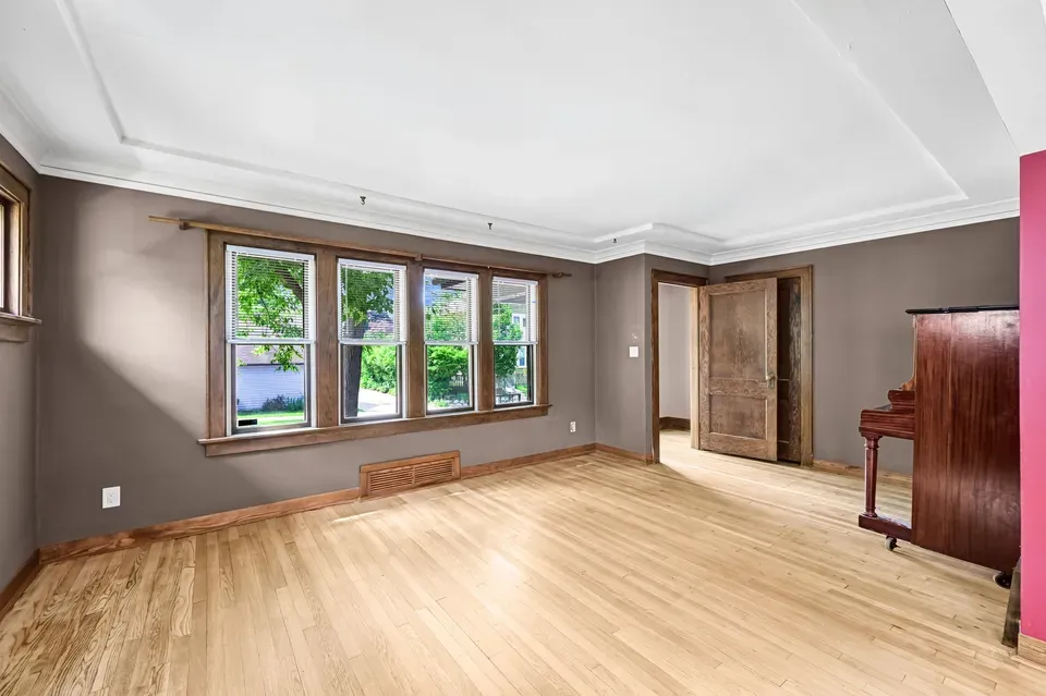 3 Bed 2 Bath Classic Historic Era Home in Milwaukee, WI - 5