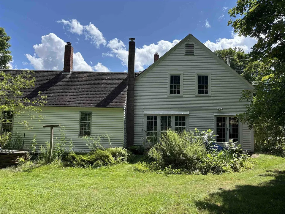 3 Bed 2 Bath Classic Historic Era Home in Nashua, NH - 4