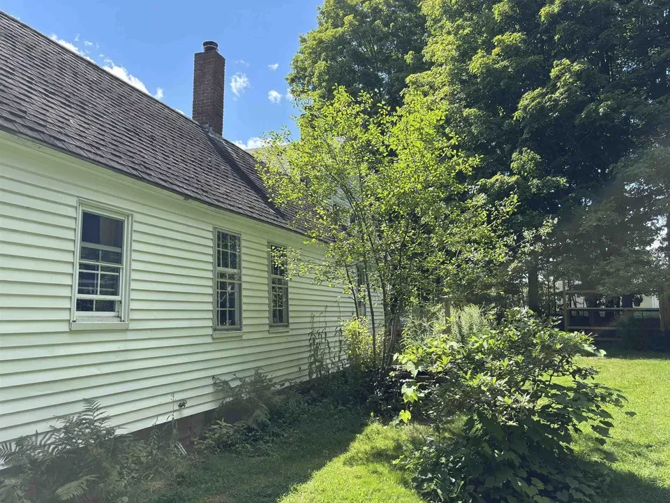 3 Bed 2 Bath Classic Historic Era Home in Nashua, NH - 5