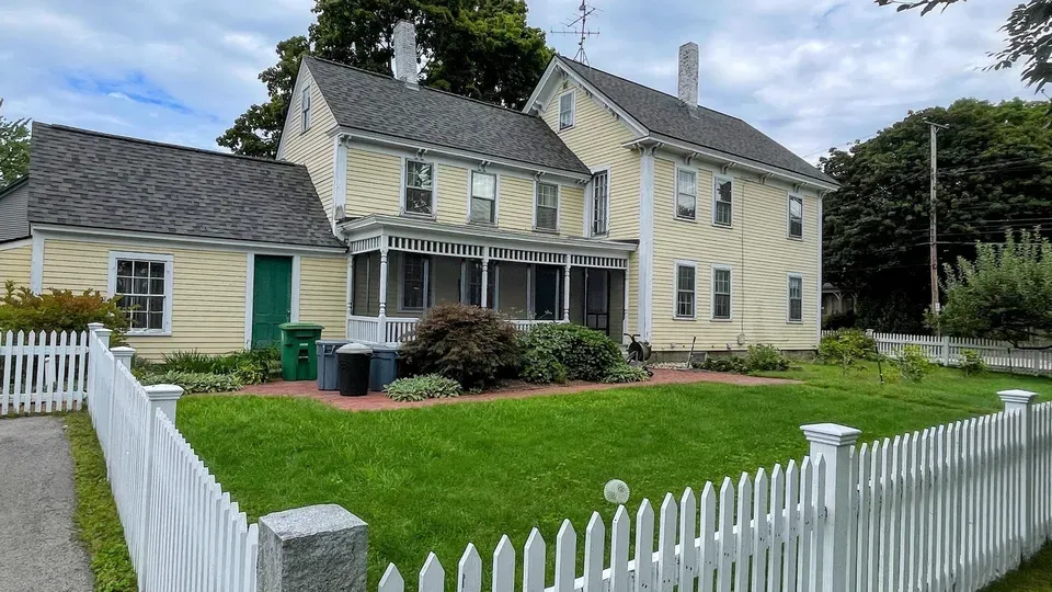 3 Bed 2 Bath Classic Historic Era Home in Nashua, NH - 2
