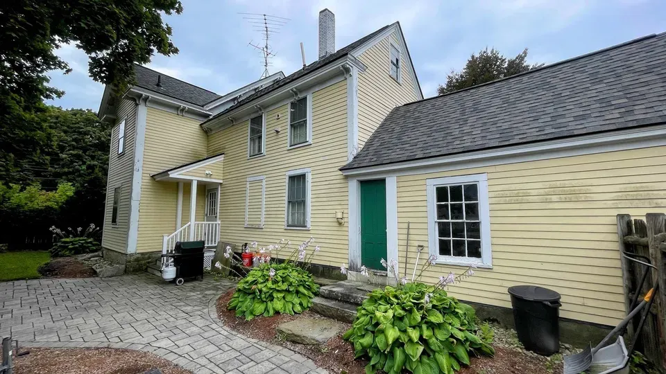 3 Bed 2 Bath Classic Historic Era Home in Nashua, NH - 4
