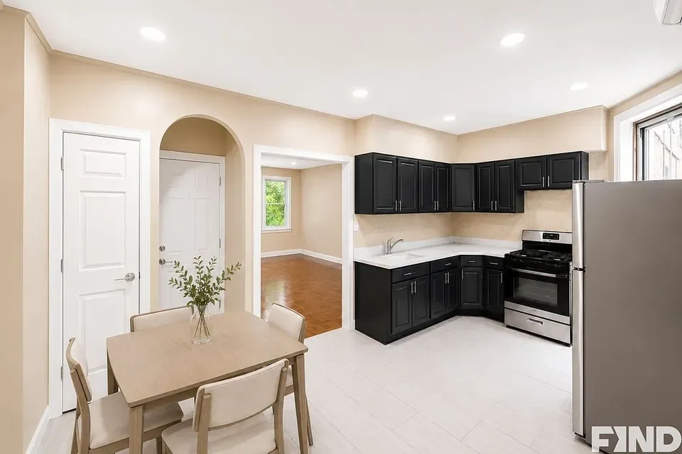 3 Bed 2 Bath Classic Historic Era Home in New York, NY - 2