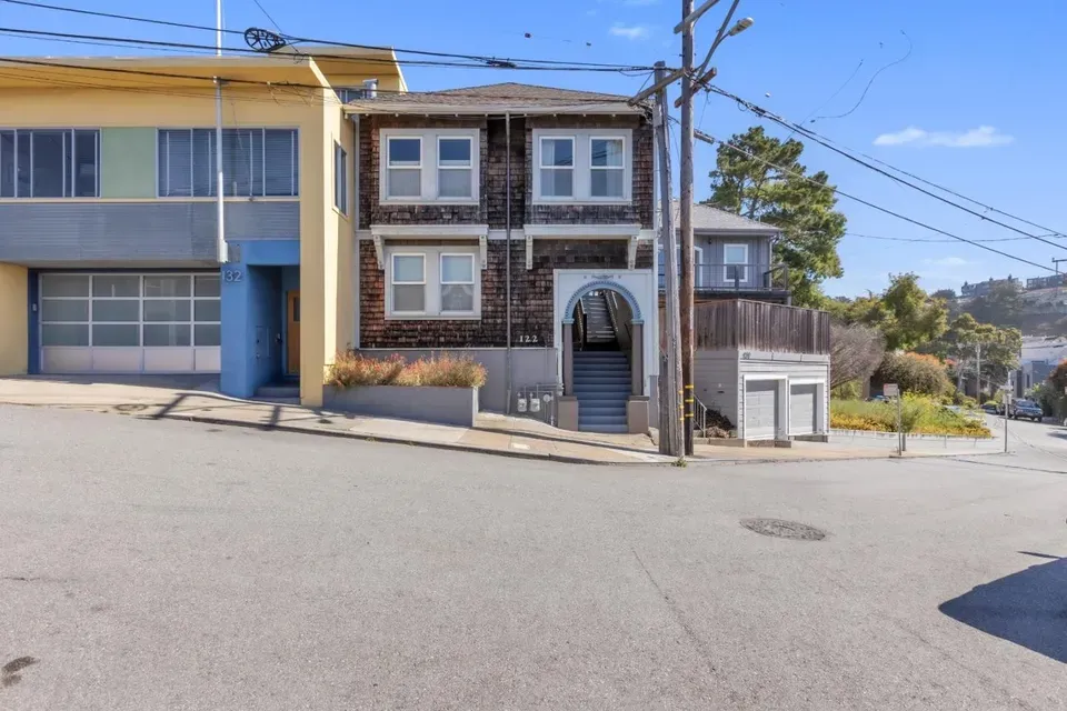 3 Bed 2 Bath Classic Historic Era Home in San Francisco, CA - 2
