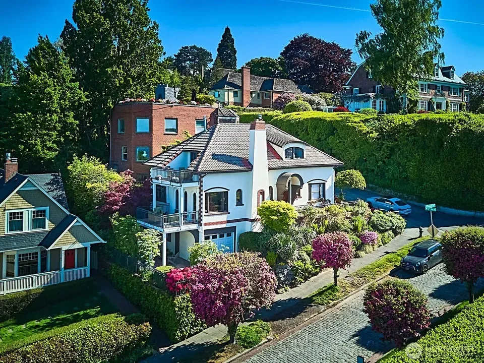 3 Bed 2 Bath Classic Historic Era Home in Seattle, WA - 3
