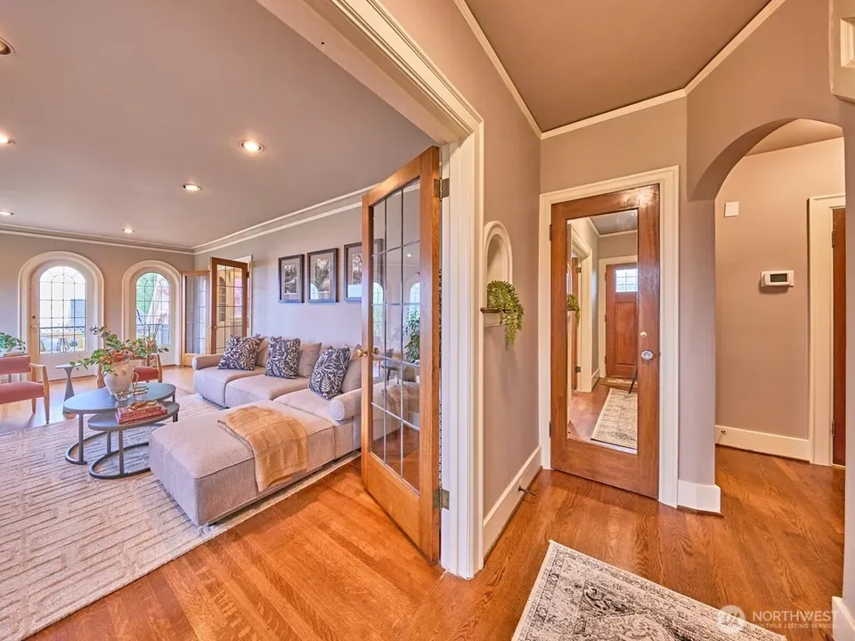 3 Bed 2 Bath Classic Historic Era Home in Seattle, WA - 5