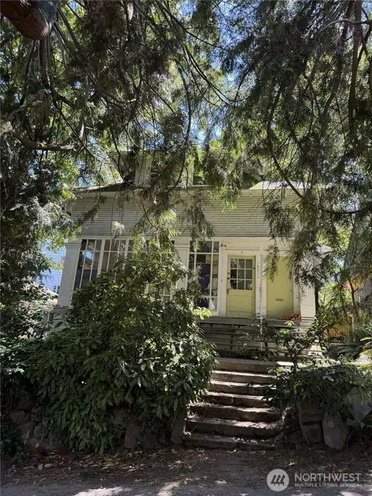 3 Bed 2 Bath Classic Historic Era Home in Seattle, WA