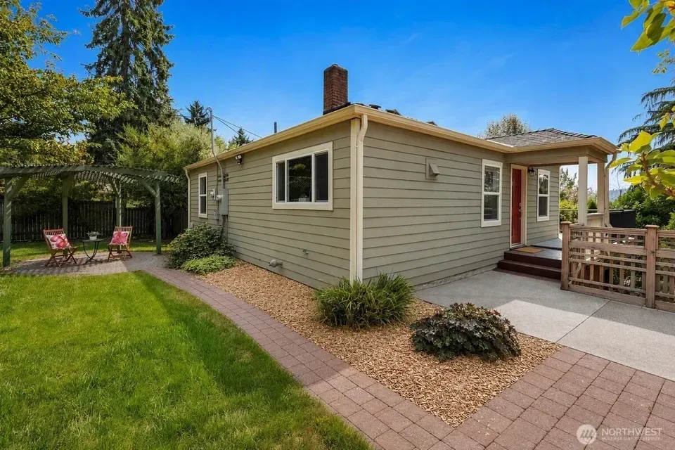 3 Bed 2 Bath Classic Historic Era Home in Seattle, WA - 1