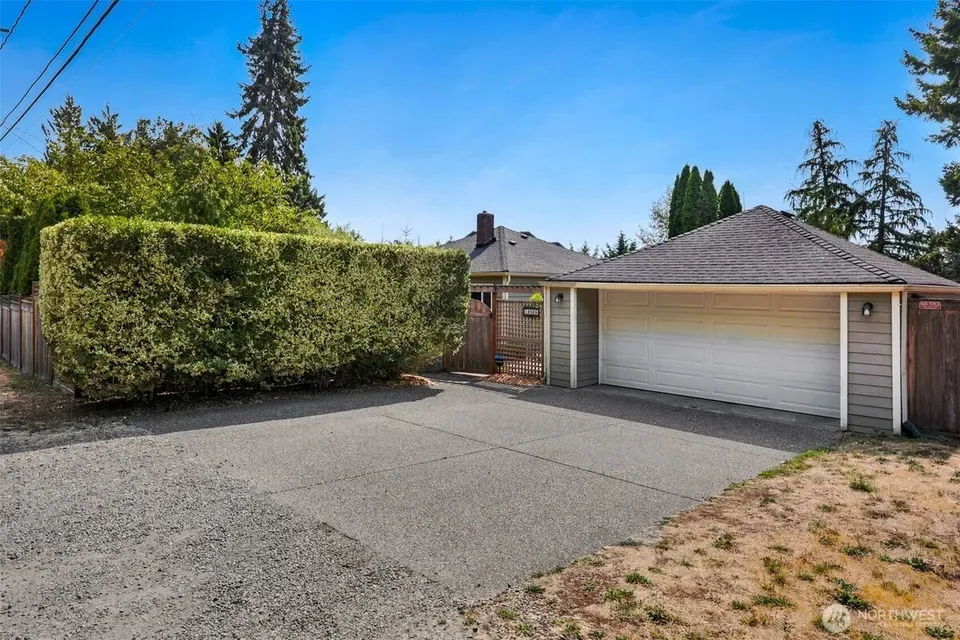 3 Bed 2 Bath Classic Historic Era Home in Seattle, WA - 2
