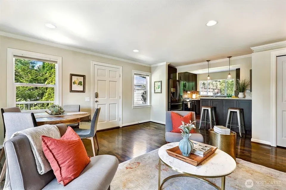 3 Bed 2 Bath Classic Historic Era Home in Seattle, WA - 5