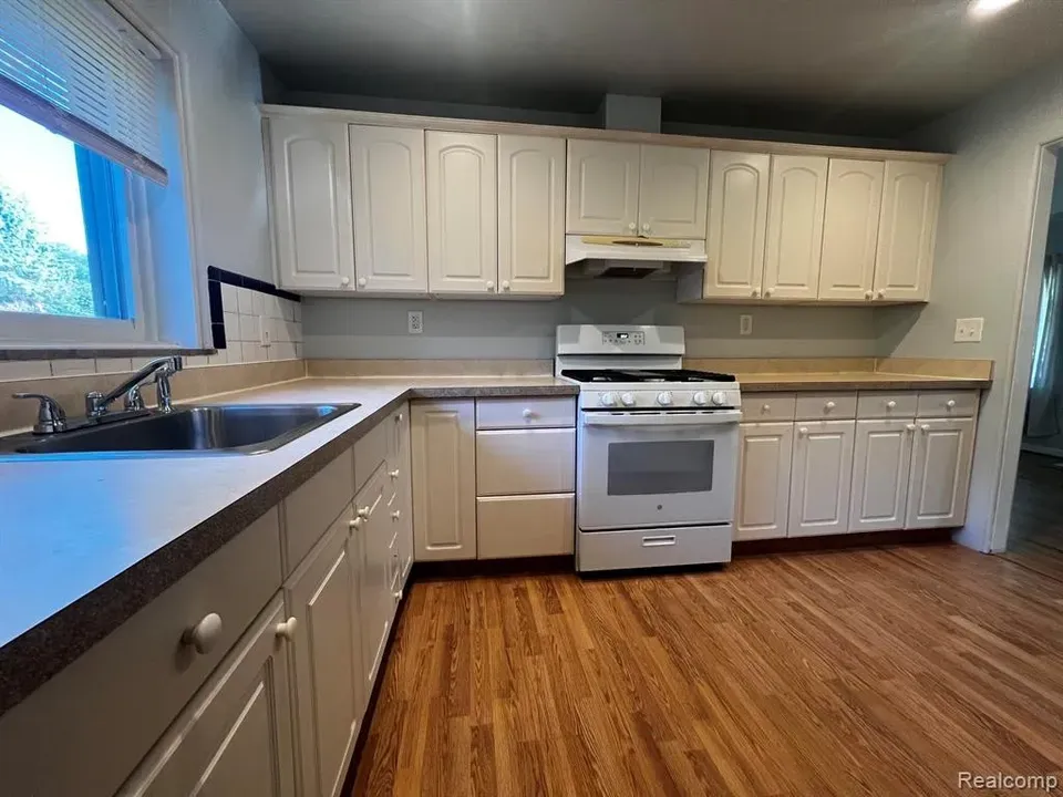 3 Bed 2 Bath Classic Historic Era Home in Troy, MI - 2