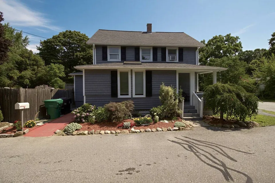 3 Bed 2 Bath Classic Historic Era Home in Warwick, RI - 2