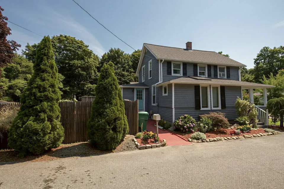 3 Bed 2 Bath Classic Historic Era Home in Warwick, RI - 3