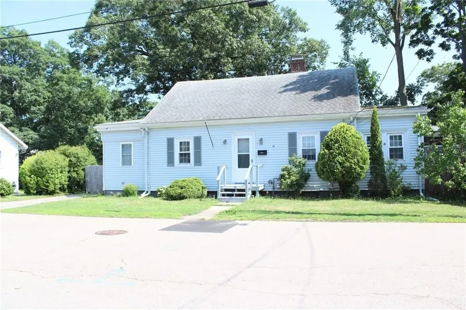 3 Bed 2 Bath Classic Historic Era Home in Warwick, RI - 2