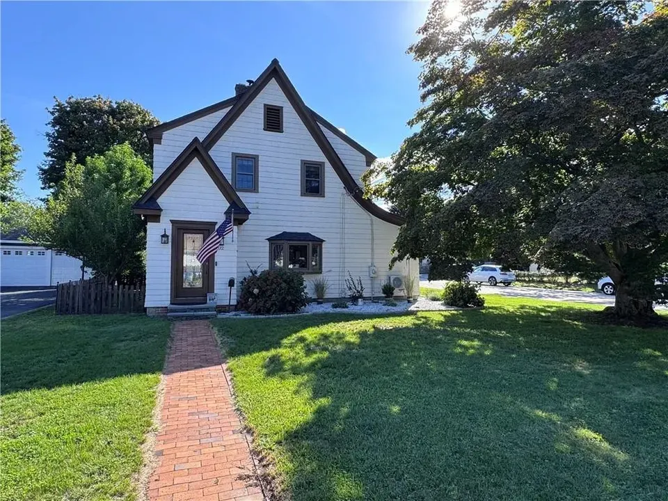 3 Bed 2 Bath Classic Historic Era Home in Warwick, RI - 1