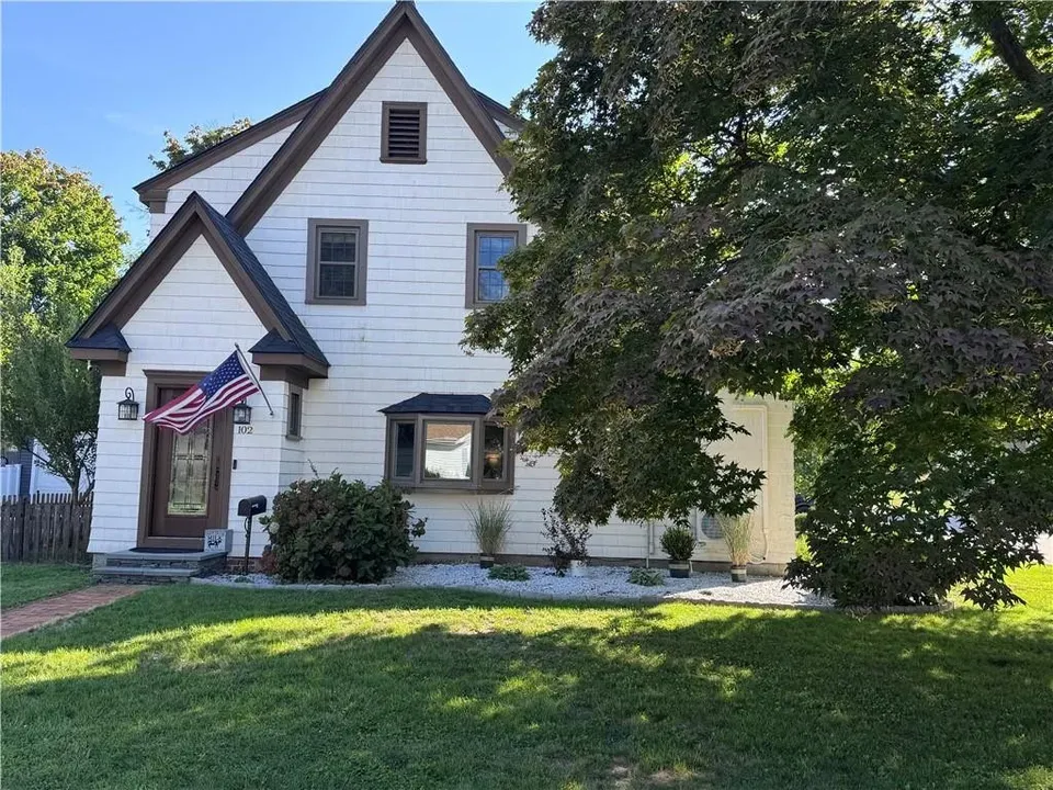 3 Bed 2 Bath Classic Historic Era Home in Warwick, RI - 2