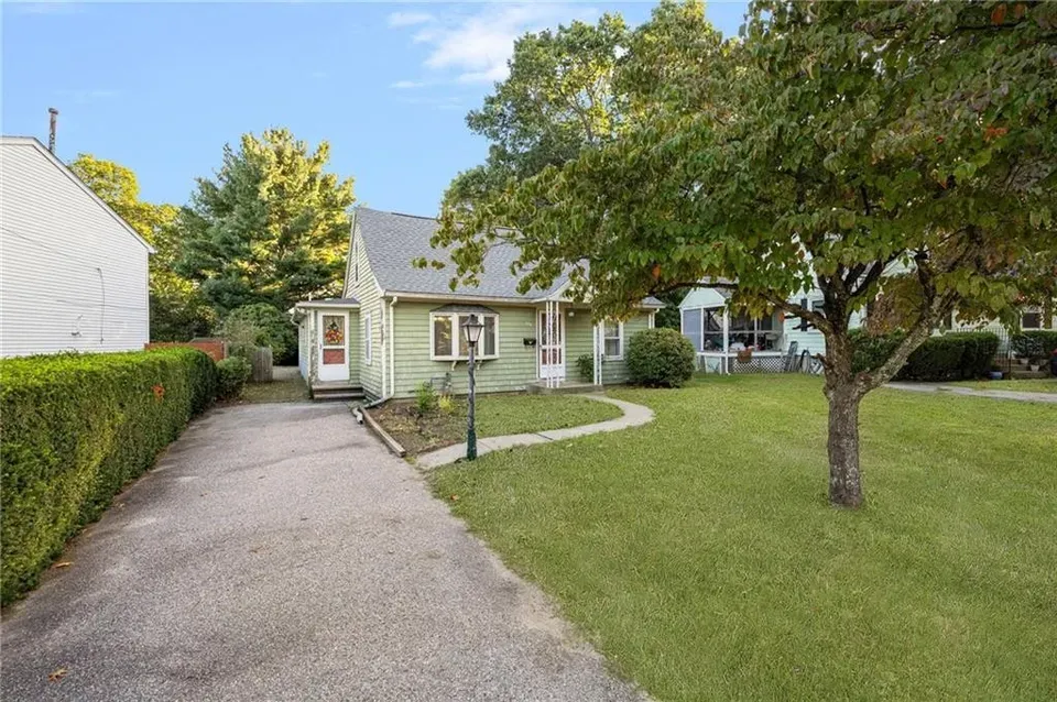3 Bed 2 Bath Classic Historic Era Home in Warwick, RI - 2
