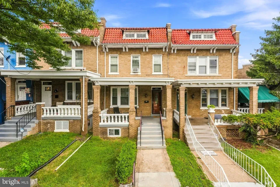 3 Bed 2 Bath Classic Historic Era Home in Washington, DC - 2