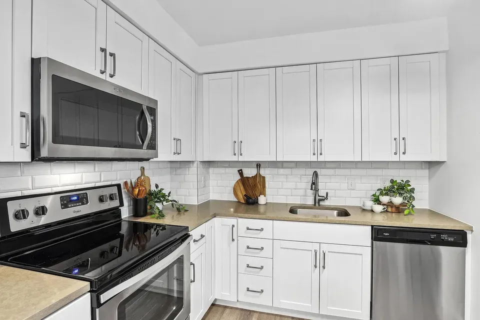 3 Bed 2 Bath Contemporary High-Rise Condo in Alexandria, VA - 2