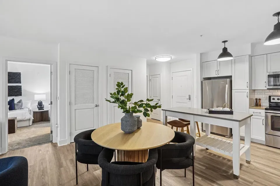 3 Bed 2 Bath Contemporary High-Rise Condo in Alexandria, VA - 3