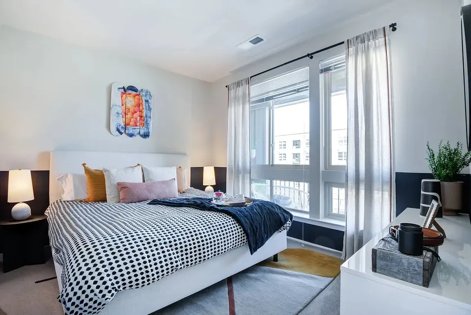 3 Bed 2 Bath Contemporary High-Rise Condo in Alexandria, VA - 4