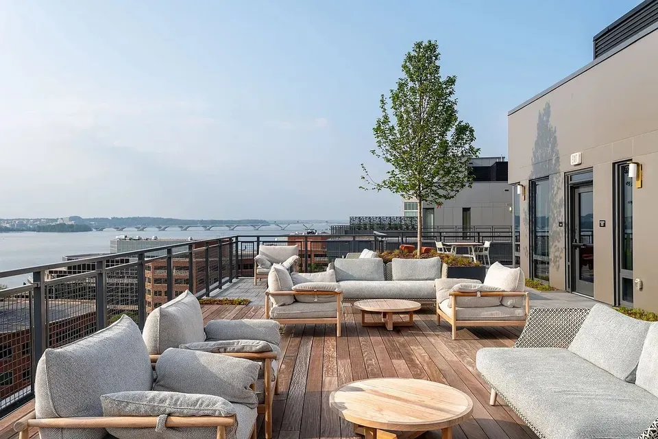 3 Bed 2 Bath Contemporary High-Rise Condo in Alexandria, VA - 4