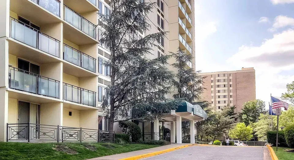 3 Bed 2 Bath Contemporary High-Rise Condo in Alexandria, VA