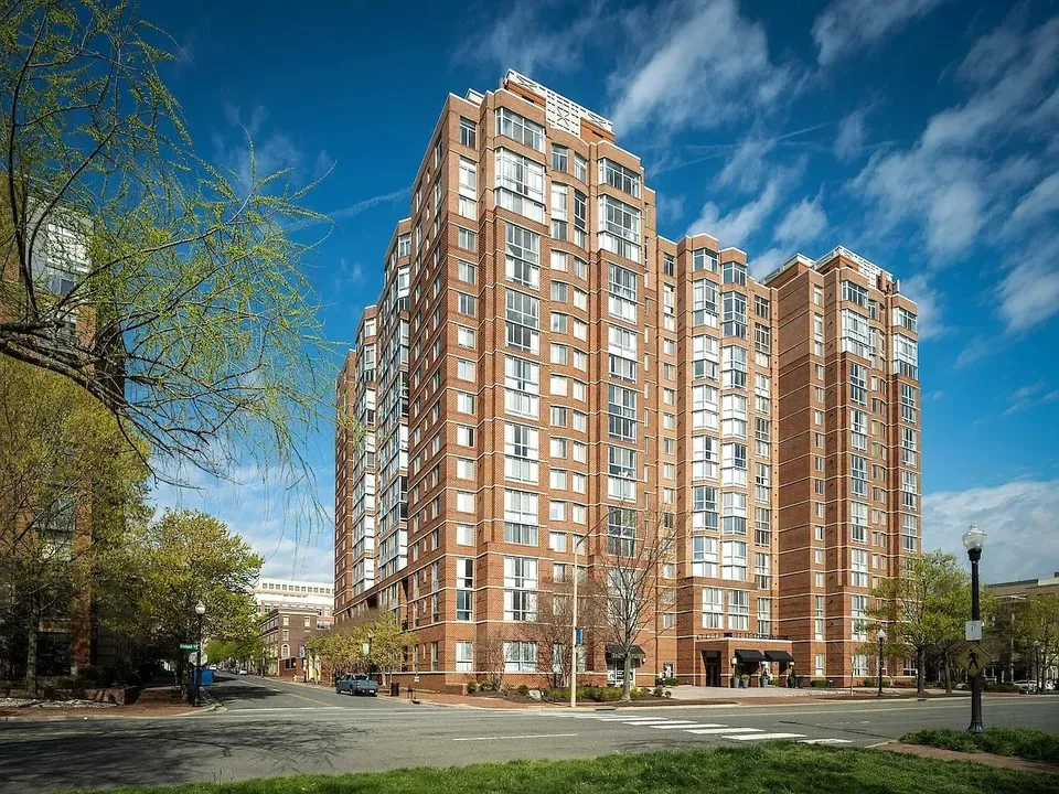 3 Bed 2 Bath Contemporary High-Rise Condo in Alexandria, VA - 1