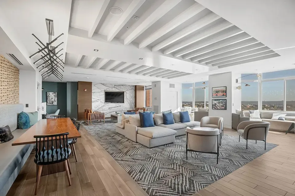 3 Bed 2 Bath Contemporary High-Rise Condo in Alexandria, VA - 2