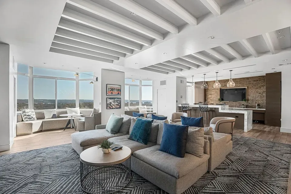 3 Bed 2 Bath Contemporary High-Rise Condo in Alexandria, VA - 4