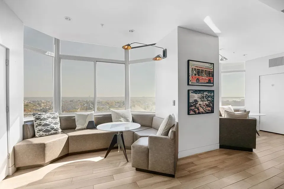 3 Bed 2 Bath Contemporary High-Rise Condo in Alexandria, VA - 5